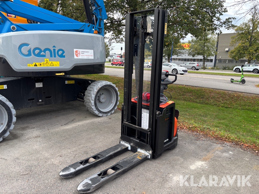 Ledstaplartruck Toyota SWE120