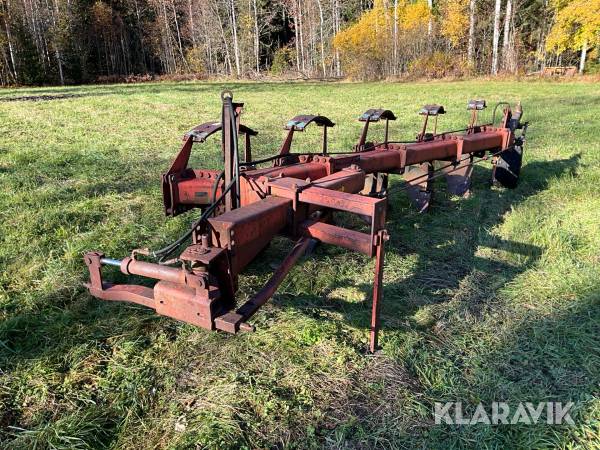 Femskärig plog Kverneland Mod B3