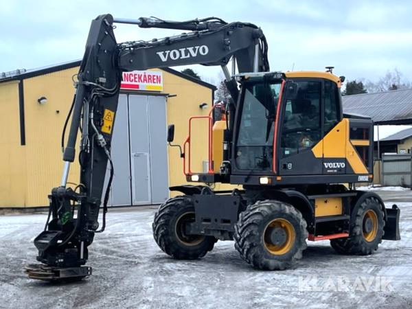 Hjulgrävare Volvo EWR150E med kärra och redskap