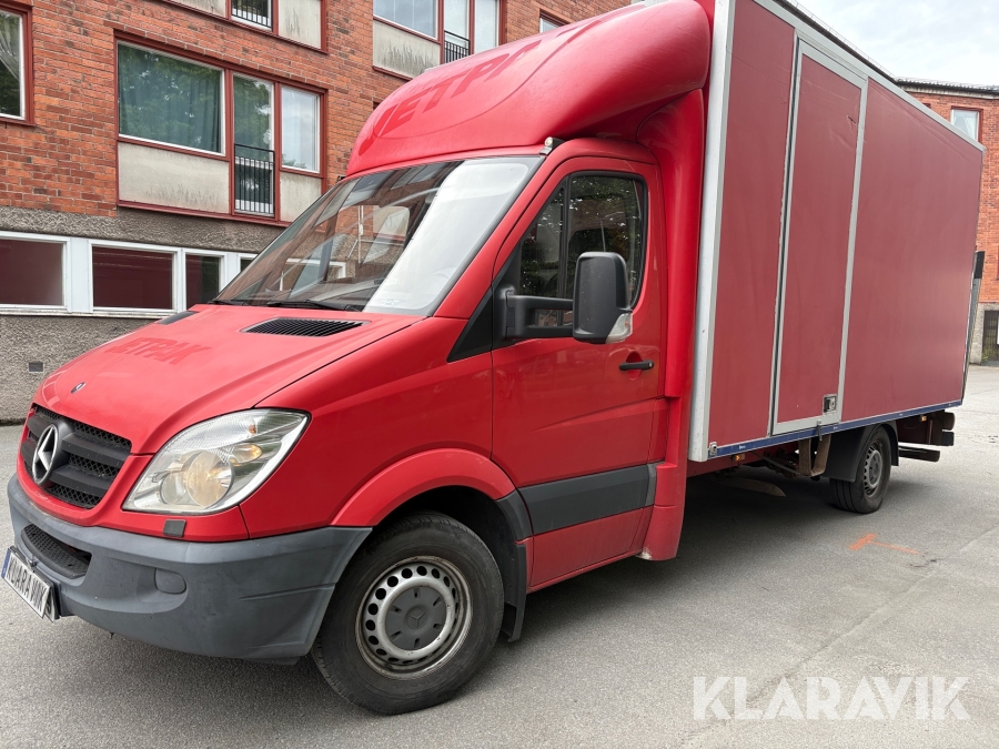 Lastbil skåpbil Mercedes-Benz 906 BA 35 med bakgavelyft