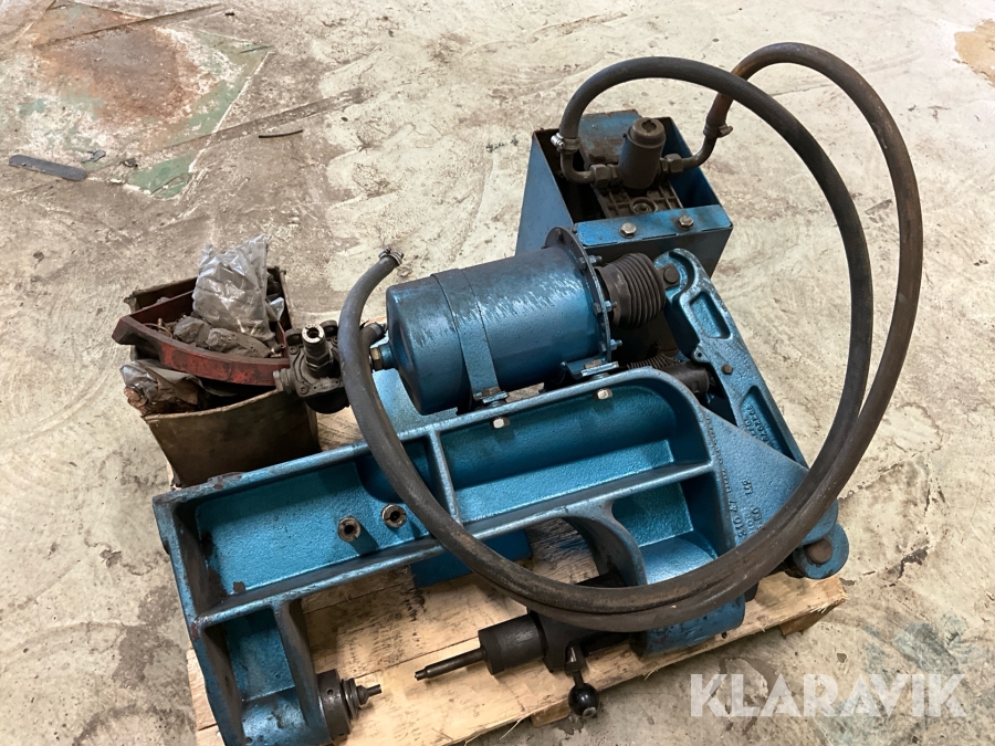 Nitmaskin för bromsbackar