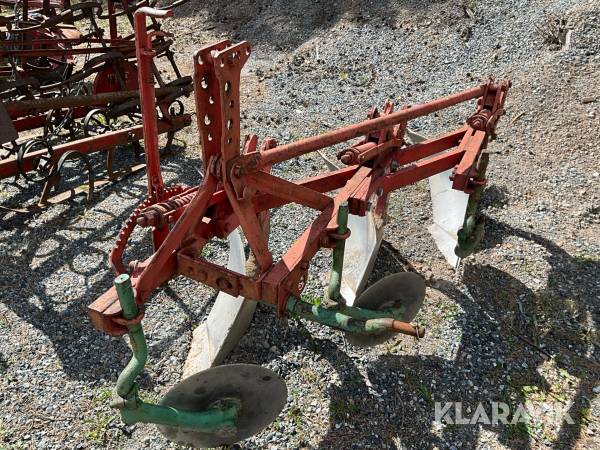 Treskärig plog Kverneland