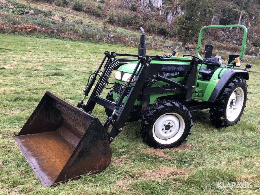 Traktor Foton FT 404 med frontlastare mm