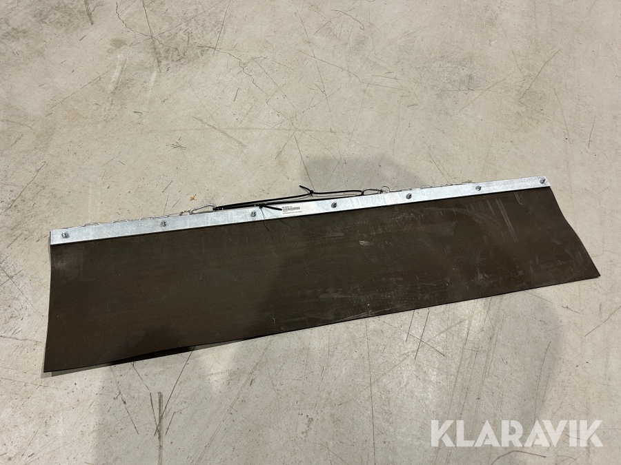 Stänkskydd med kedja till sopmaskin