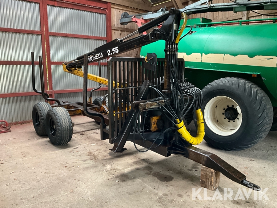 Skogsvagn Moheda 8 med kran 2.55, grip och rotator.