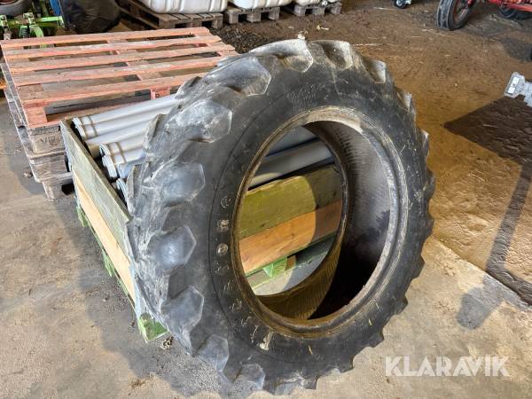 Däck Firestone 12.4-24 1st