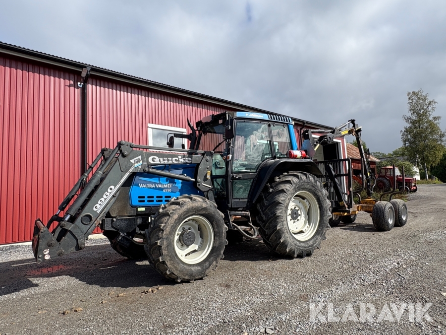 Traktor Valtra 6550 HiTech Twintrack med Moheda huggarvagn