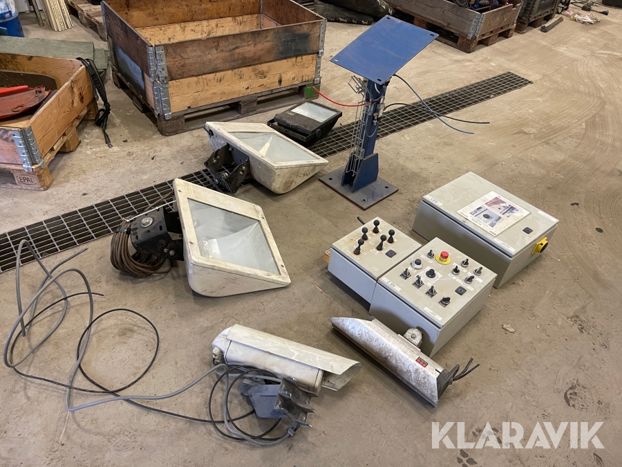 Manöverskåp, övervakningskameror & belysning