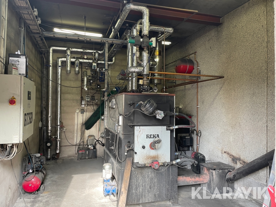 Komplett flispanna med förråd Reka kedler HKRST 100kW