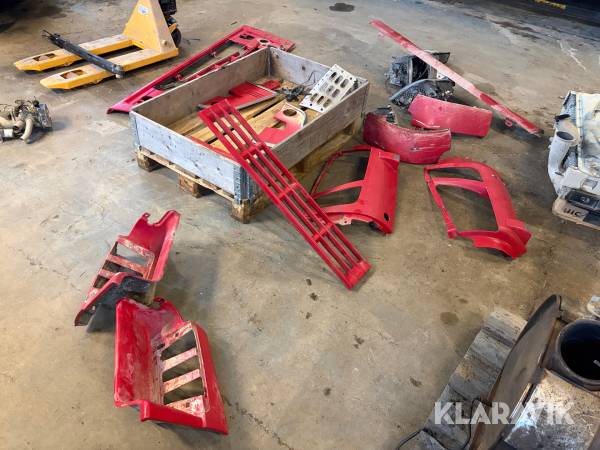 Tillbehör som lyktor och plast till front Volvo FH16 580