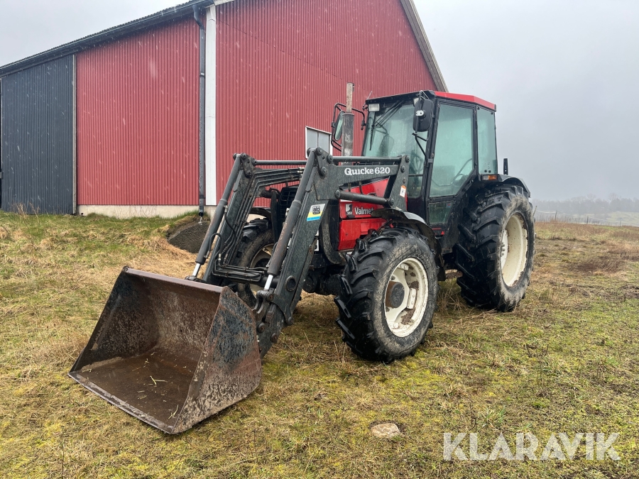 Traktor Valmet 665-4 med frontlastare