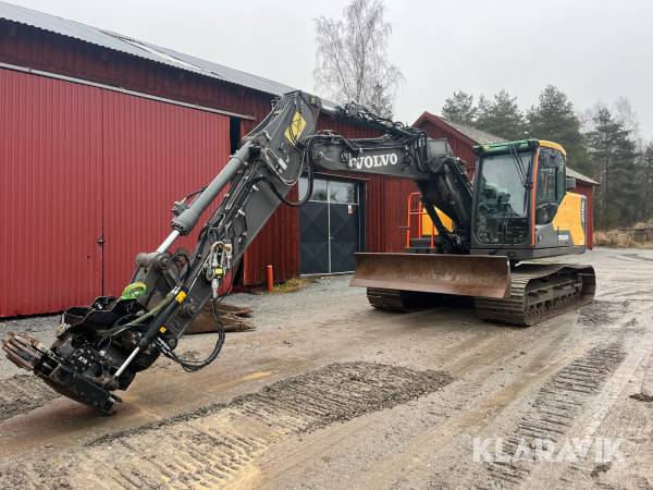 Grävmaskin Volvo EC140EL med tiltrotator och redskap
