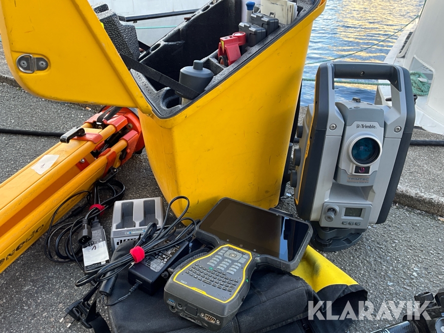 Totalstation Trimble S7 2” DR Plus med TSC7 och tillbehör, kalibrerad
