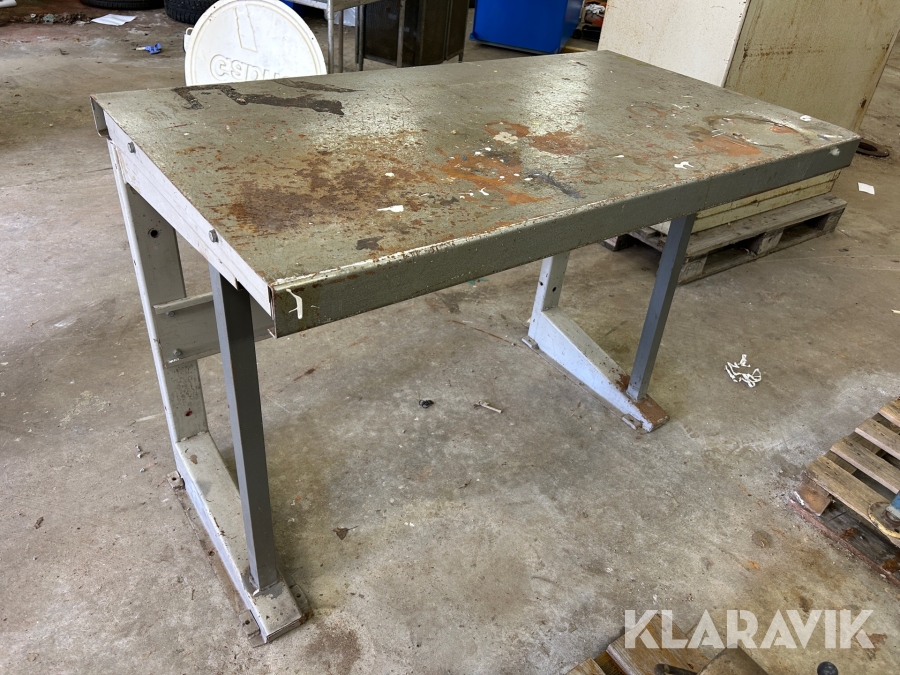 Verkstadsbänk i plåt