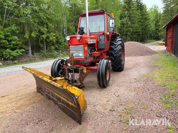 Traktor Volvo BM T 700 plog utrustad