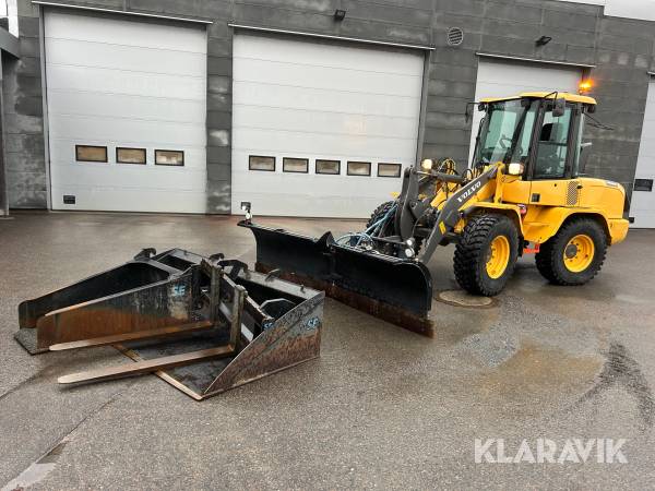 Hjullastare Volvo L30GS med 2 skopor, gafflar & plogblad