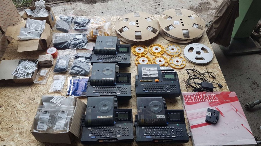 Parti med märkutrustning för el