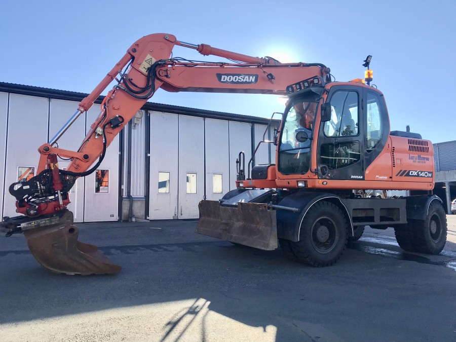 Hjulgrävare Doosan DX140W
