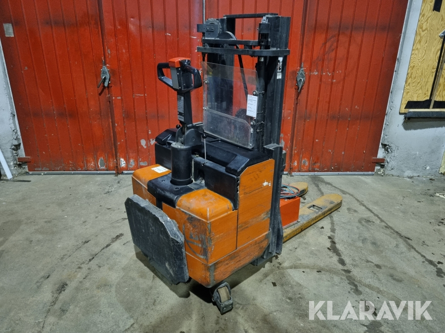 Truck Ledstaplare Toyota LSF 1250/12 med stödbenslyft