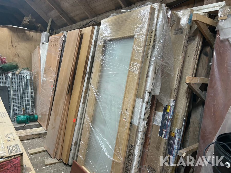 Inne- och utedörrar ca 50 st  