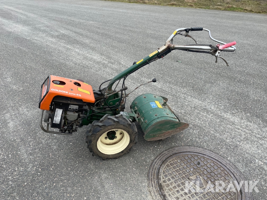 Tvåhjulstraktor Goldoni Super 611 med Jordfräs