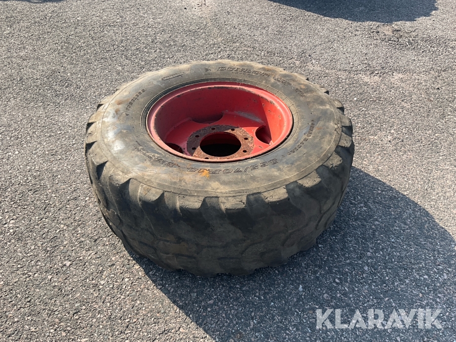 Entreprenaddäck med fälg Dunlop Sp T9 365/70 R18