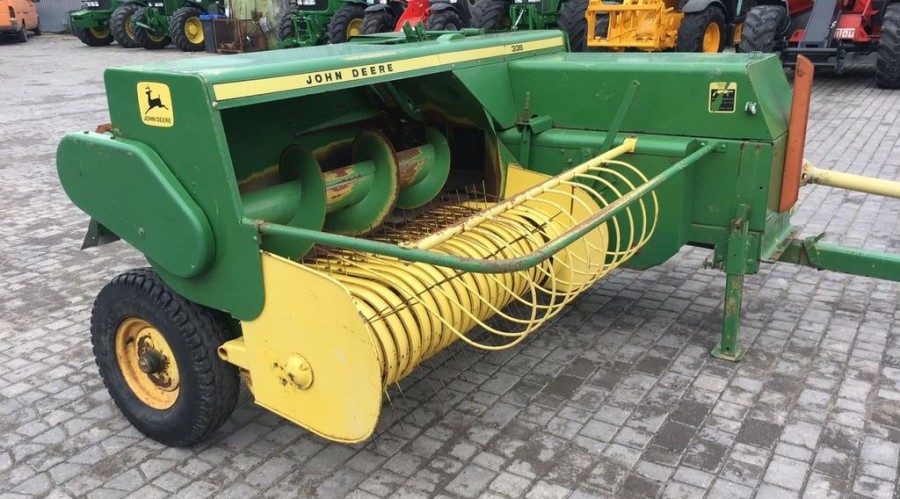 Press John Deere 332 A
