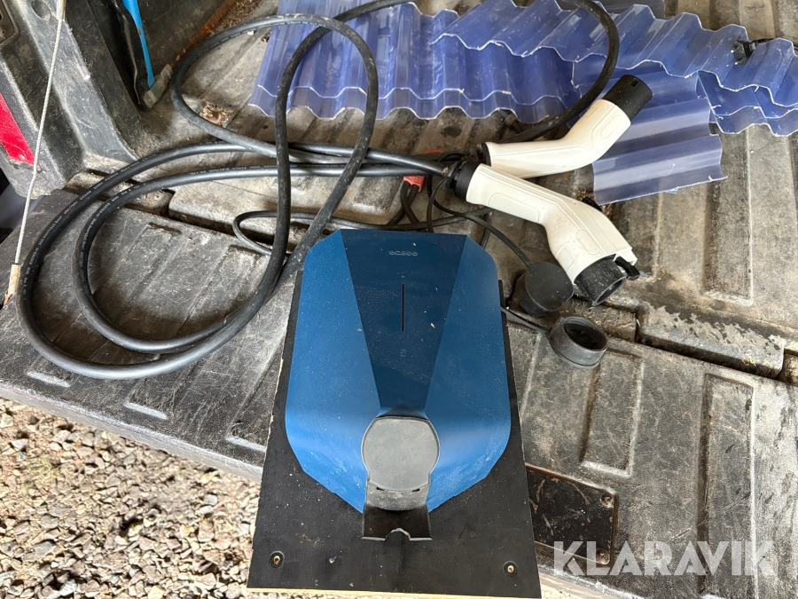 Laddstation Easee med sladd