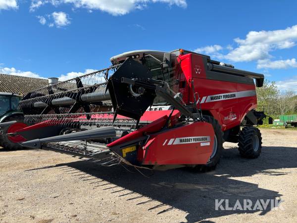 Skördetröska Massey Ferguson 7345 S Activa med 18 fots skärbord och vagn