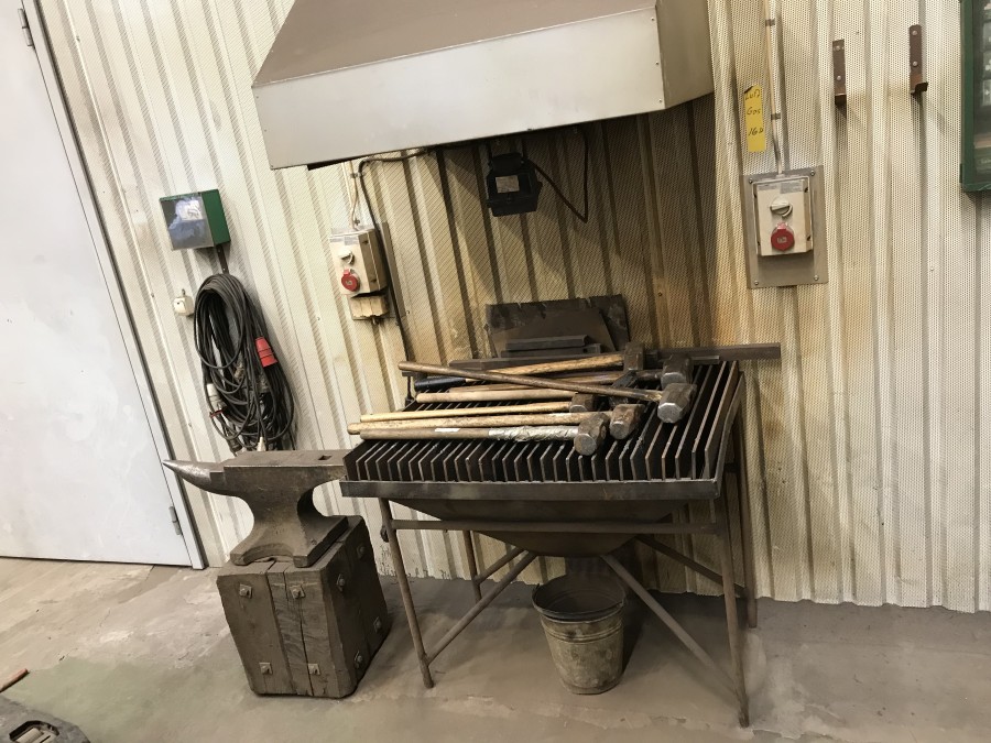 Smidesstäd & Skärbord med tillbehör