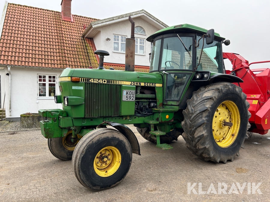Traktor John Deere 4240