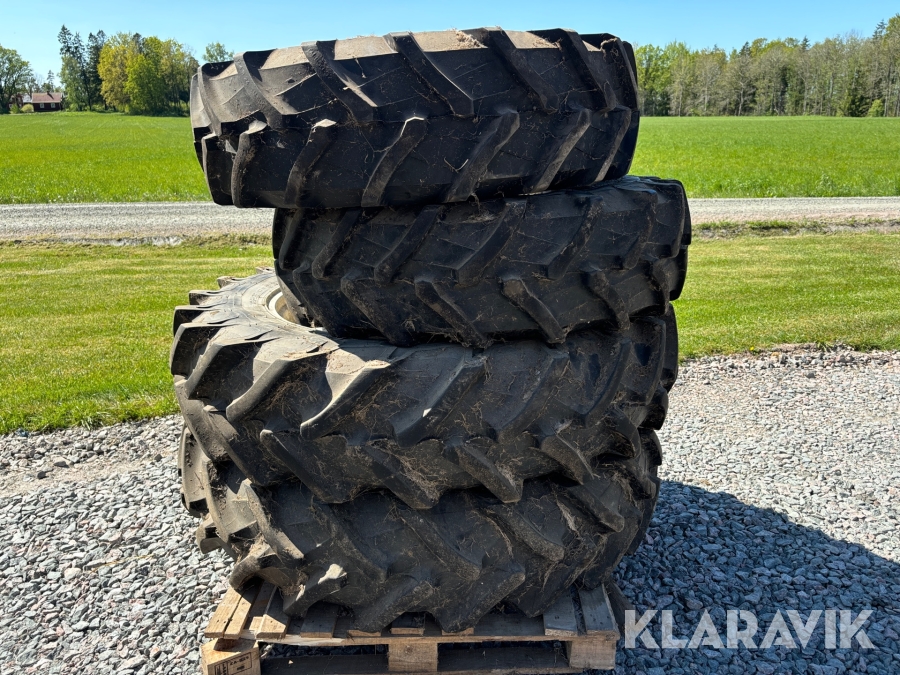 Radhjulsdäck Trelleborg & Pirelli 320/85R24 & 13.6R36 4 stycken
