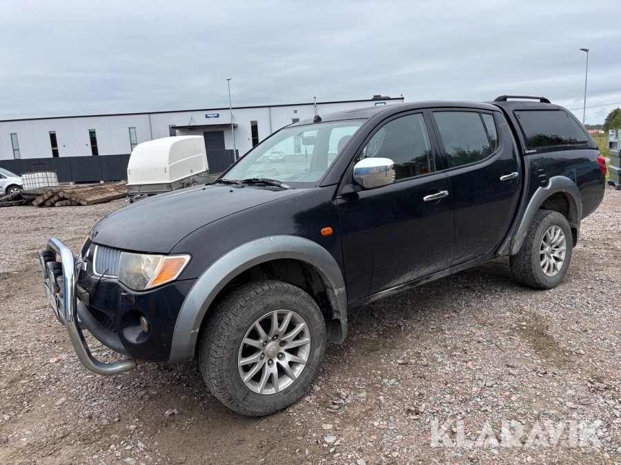 Pickup Mitsubishi L200 Dubbelhytt 2.5 4x4 136 hk med flakkåpa