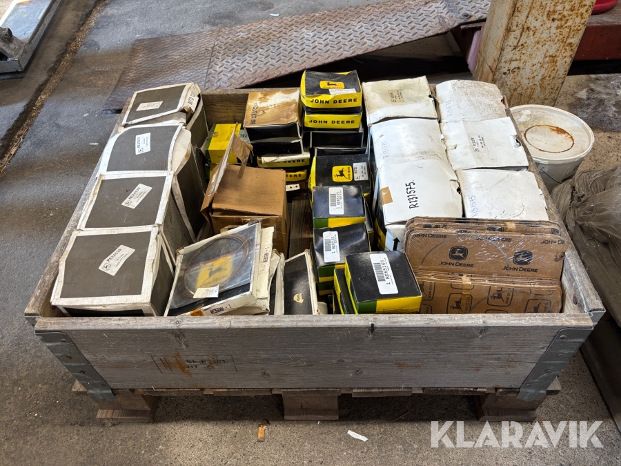 Diverse motordelar till John Deere