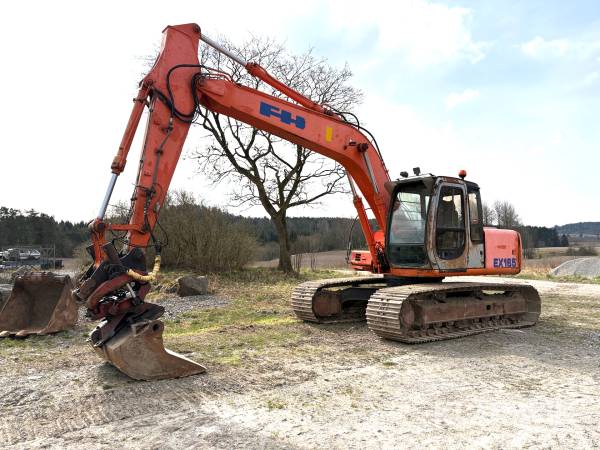 Grävmaskin Hitachi EX 165 med redskap