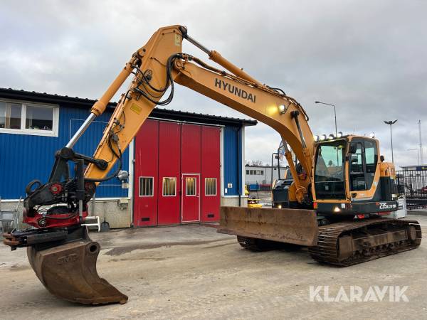 Grävmaskin Hyundai Robex 235LCR-9A med rotator & 3 skopor