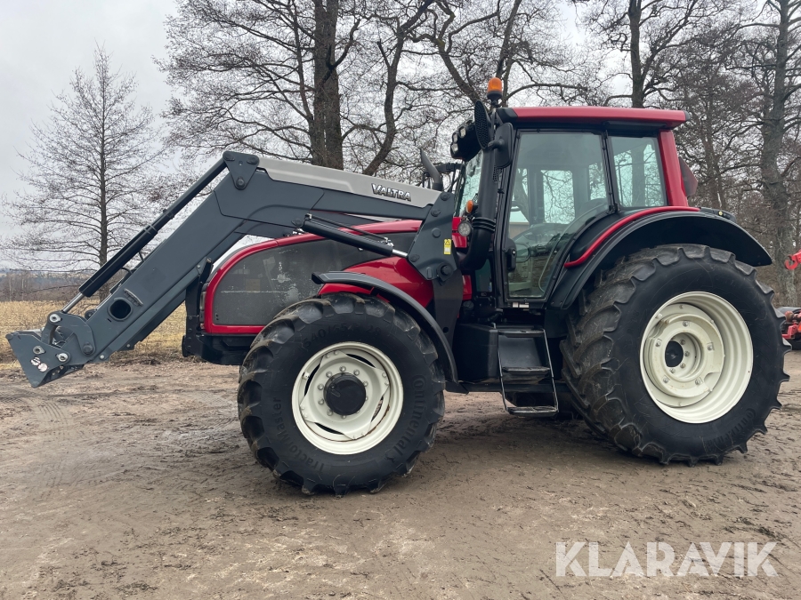 Traktor Valtra T151e HiTech med lastare