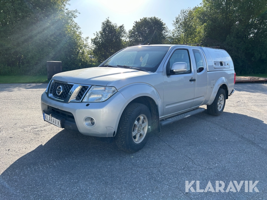 Pickup Nissan Navara med kåpa