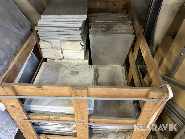 Blandad pall med Bianco Carrara-marmor i olika storlekar och ytbehandling cirka 17m2