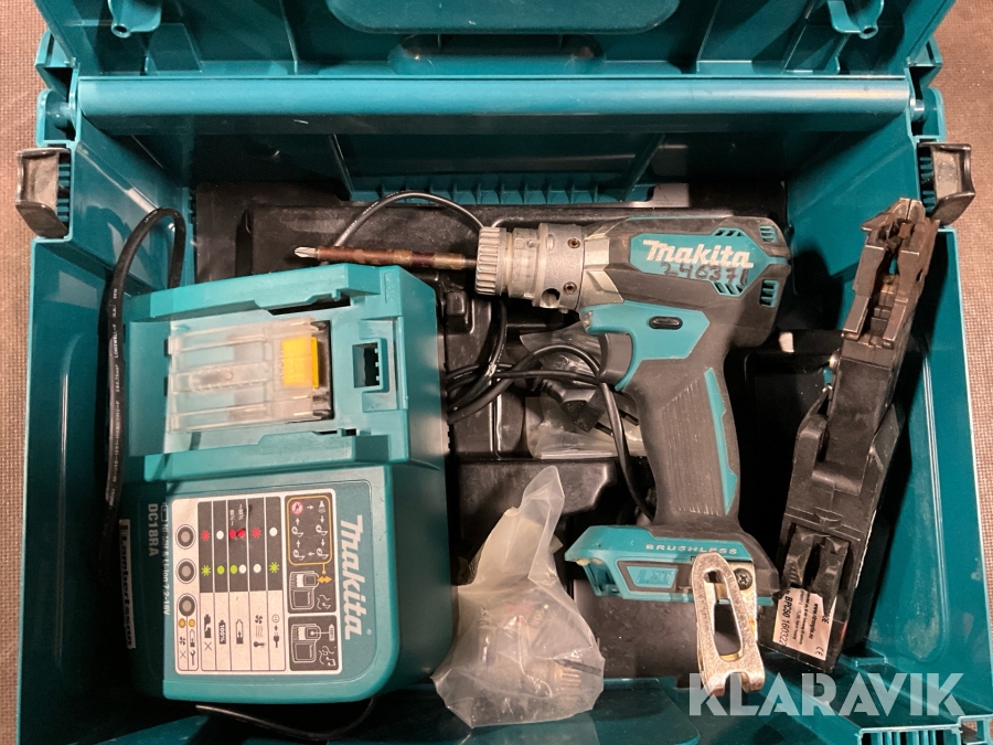 Slagskruvdragare Makita DTD153 med skruvautomat