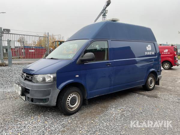 Skåpbil Volkswagen Transporter 4-motion med förhöjt tak.