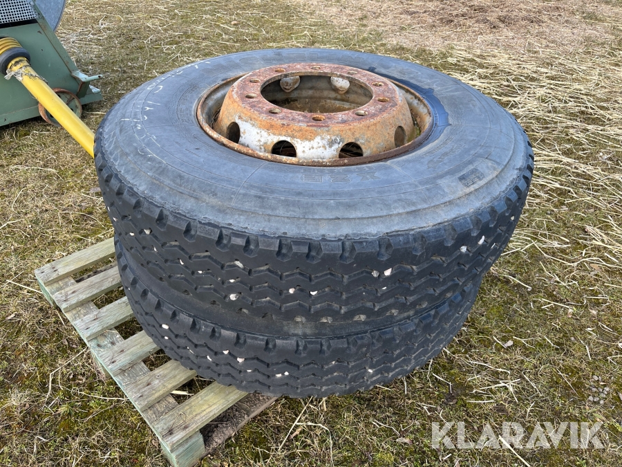 Lastbilsdäck Michelin Regummerade med fälg 2 st