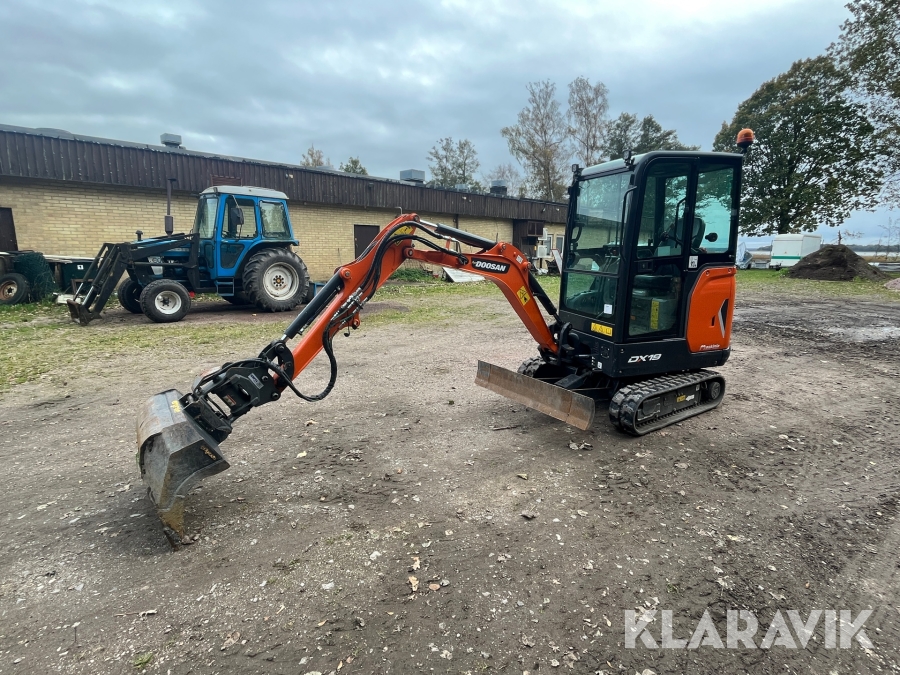 Minigrävare Doosan DX19 med skopor