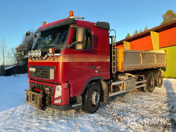 Lastväxlare Volvo FH 440 med flak