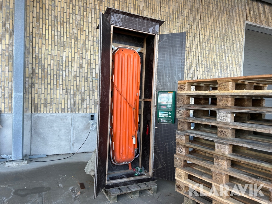 Bår i förvaringsskåp