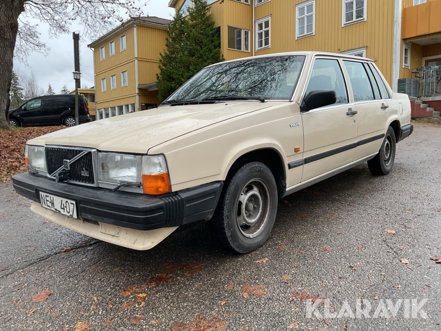 Volvo 740GL (744GL)