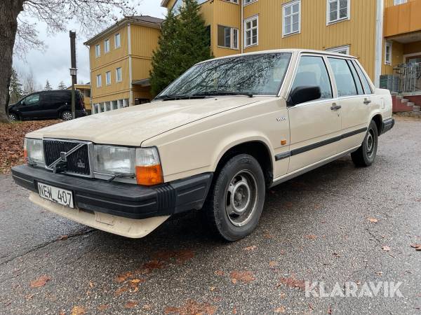 Volvo 740GL (744GL)