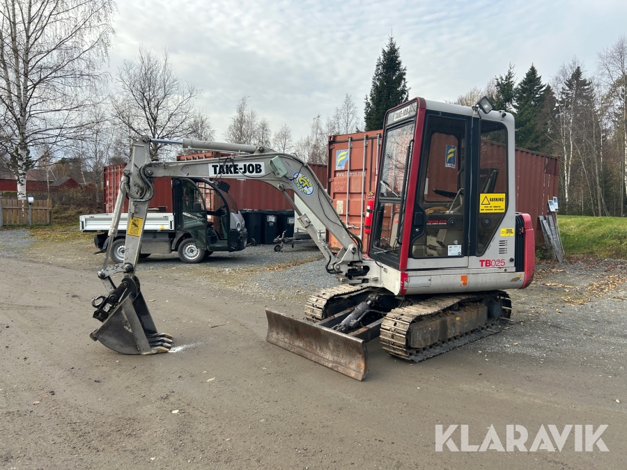 Grävmaskin Take-Job TB025 med flera redskap
