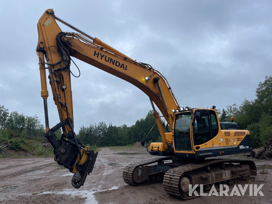 Grävmaskin Hyundai 300LC-9A med redskap
