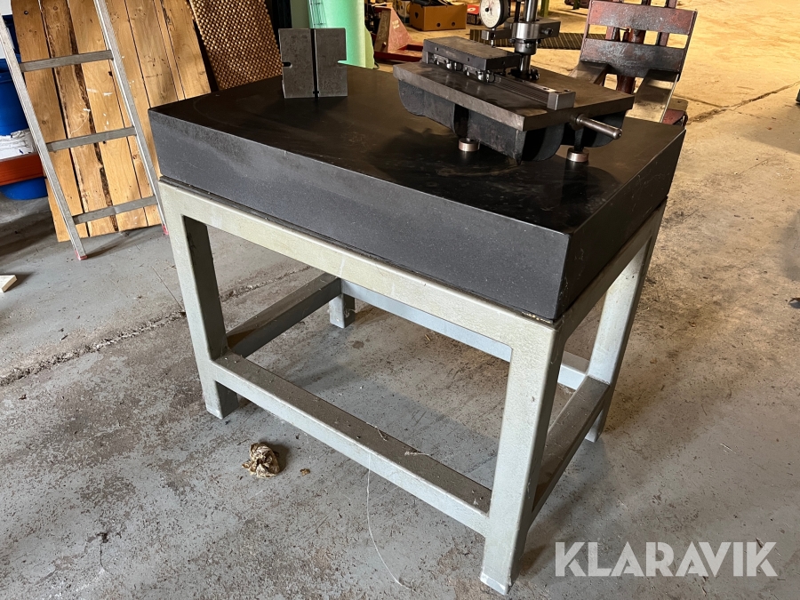 Mätbord   med diabasskiva och parallelmätmaskin